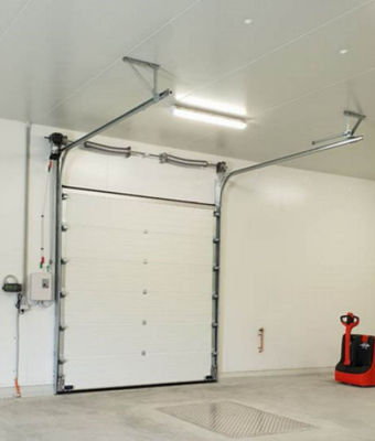 Puerta de garaje seccional aislada con 50 mm-80 mm para ascensor automático industrial y comercial