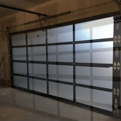 Puerta seccional de aluminio moderno de aleación blanca/marrón/gris, aislamiento acústico Puerta de apertura automática Puerta de vidrio transparente