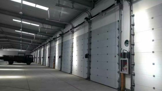 puertas de arriba seccionales comerciales de la placa de acero de 0.4m m con hardware galvanizado caliente