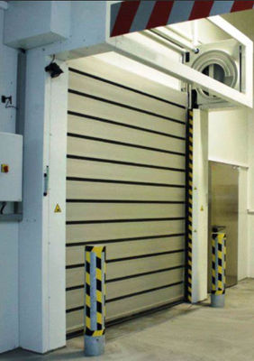 puerta espiral teledirigida del chalet de alta velocidad de 380V 50Hz industrial con la protección de la seguridad