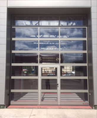 Puertas seccionales de aluminio resistentes al viento Puerta de garaje seccional moderna con vista completa superior y vidrio aislante liso