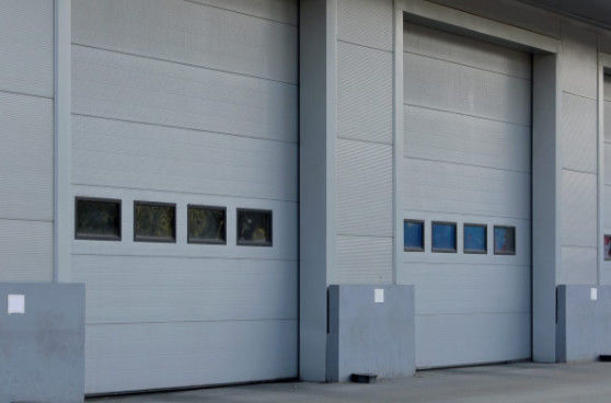El aluminio aisló el garaje residencial moderno del grueso 2.0m m de la seguridad de las puertas seccionales y la puerta seccional aislada