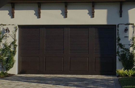 El aluminio aisló el garaje residencial moderno del grueso 2.0m m de la seguridad de las puertas seccionales y la puerta seccional aislada