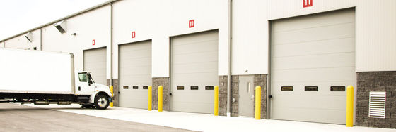 Diseño moderno seccional industrial 50mm~80mm espesor aislado puerta seccional de garaje, puertas seccionales comerciales