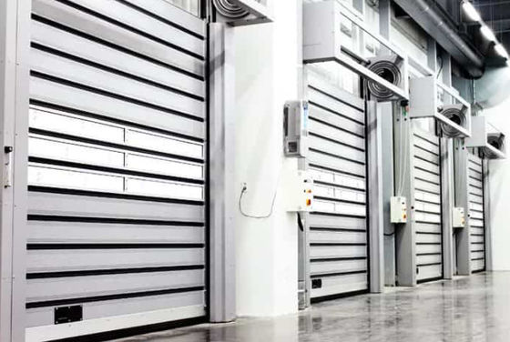 Panel industrial de alta velocidad de la puerta espiral Sandwich 70mm Con liberación manual de alta calidad de la construcción de aluminio