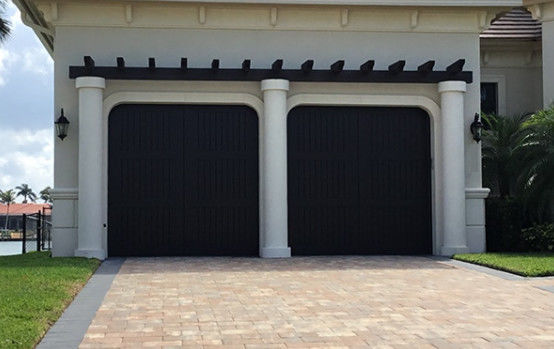 Puerta superior seccional con acero inoxidable personalizable y recubierto en polvo