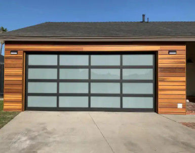 Puertas de garaje de vidrio aislado seccional de aleación automática de aluminio Resistencia al viento