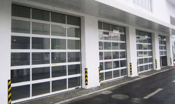 Aguas resistentes Clase 3 Puerta seccional de garaje de aluminio gris para automático