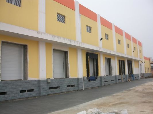 Puertas seccionales aisladas con espuma de poliuretano