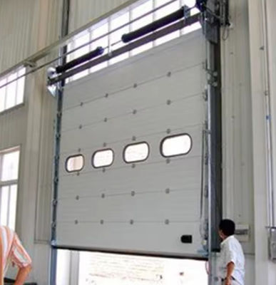 Puerta de garaje seccional de espuma blanca resistente al viento y con cámara fotovoltaica de seguridad