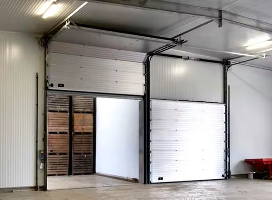 Puertas seccionales de acero aislado con espuma de poliuretano aislamiento de elevación vertical puerta seccional corredera de acero metálico