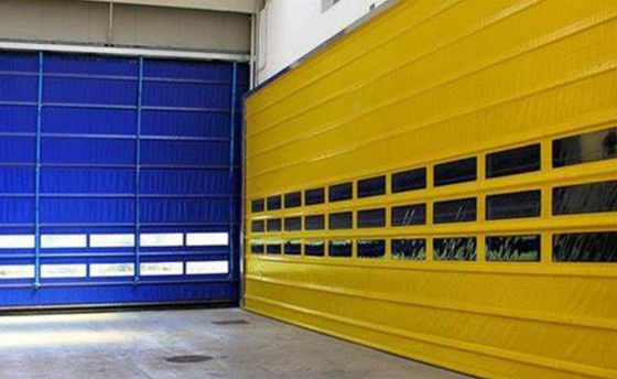 Puertas de rodillo rápidas aisladas de seguridad con seguridad y durabilidad venta al por mayor fácil de instalar PVC sin mantenimiento