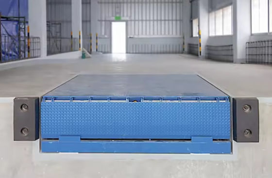 Largo de labio personalizable Nivelador de muelle de carga eléctrica con acabado recubierto de polvo y controles de seguridad