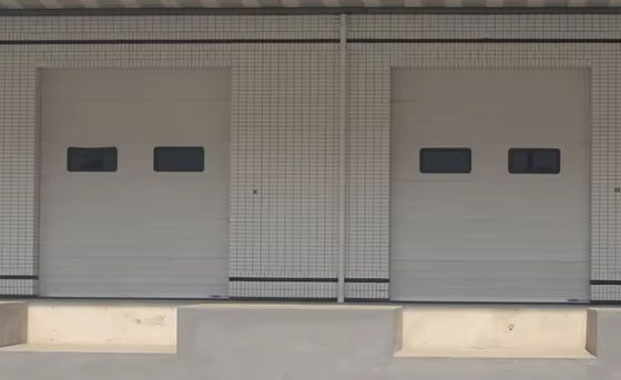 Puertas seccionales aisladas de espuma de poliuretano blanco con umbral de aluminio