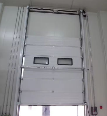 Puerta seccional aislada de acero recubierta en polvo con estripación de vinilo y puerta de garaje seccional de aluminio