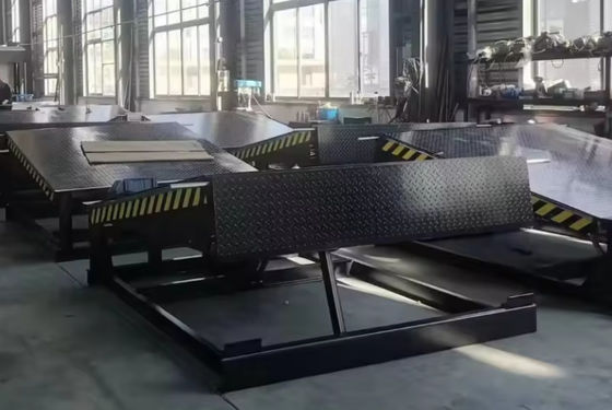 Nivelador de muelle de carga revestido en polvo/galvanizado personalizable con cadenas de seguridad y controles remotos de mano