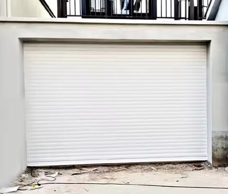 Puerta seccional de doble piel de acero con mando remoto con llave Puerta vertical de garaje
