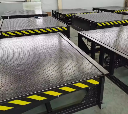 Nivelador de muelle eléctrico personalizable con características de seguridad en el sitio Instalación de controles con botón de presión