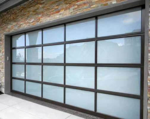Seguridad Puerta seccional de aluminio con excelente aislamiento en polvo de superficie recubierta en blanco/marrón/gris/negro