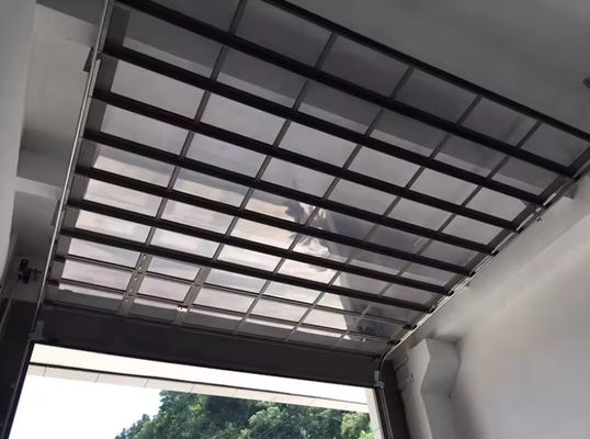 Puerta seccional de seguridad de aluminio con doble acristalamiento de vidrio en varios colores vista completa seccional superior