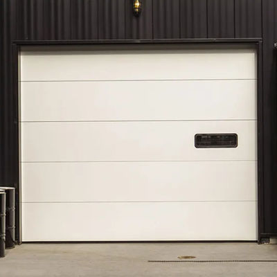Puertas seccionales aisladas de acero bisagras / cerraduras acabado recubierto en polvo para la entrada segura a casa Puerta rodante de alta velocidad de metal