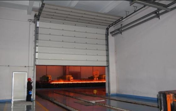 Puertas seccionales aisladas de acero recubierto en polvo Hardware Aluminio Umbral de alto rendimiento