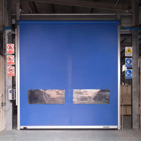 Puertas de rodillo aisladas modernas fácil de instalar resistente al clima / seguro diseño industrial personalizado automático rápido