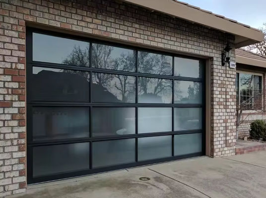 Puerta seccional de aluminio recubierta en polvo moderna con seguridad manual o operación automática