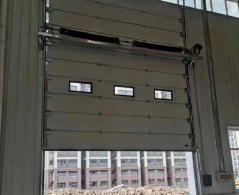 Puertas seccionales aisladas con recubrimiento en polvo