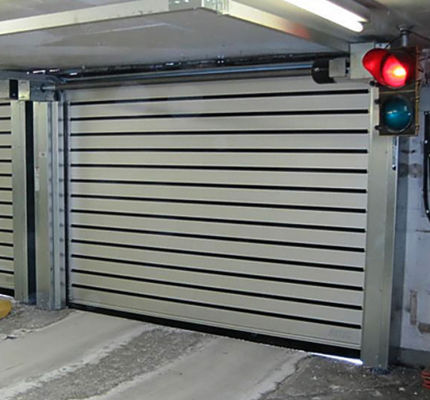 Puerta rodante de seguridad en espiral de aluminio transparente rápida rápida 2m/s China Manufacturer