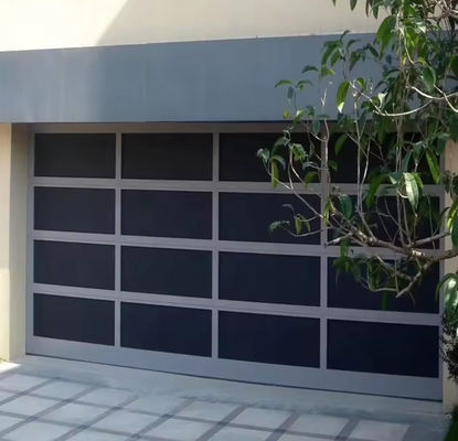 Puertas de garaje seccionales de aluminio con seguridad mejorada y reducción de ruido Almacén duro a prueba de viento