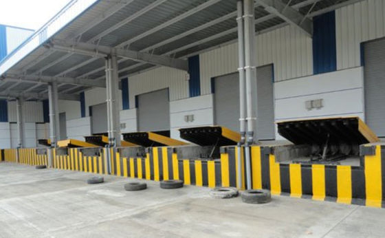 10000-20000 libras de carga niveladores de muelle de acero galvanizado barreras de seguridad y barras en el sitio de montaje