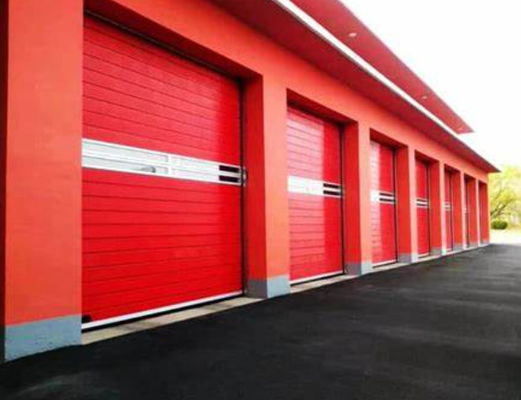 Puertas de acero seccionales aisladas con espuma de poliuretano