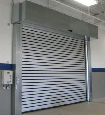 Puertas comerciales seccionales por encima de las puertas de seguridad del borde de acero automático moldeado para estación de bomberos