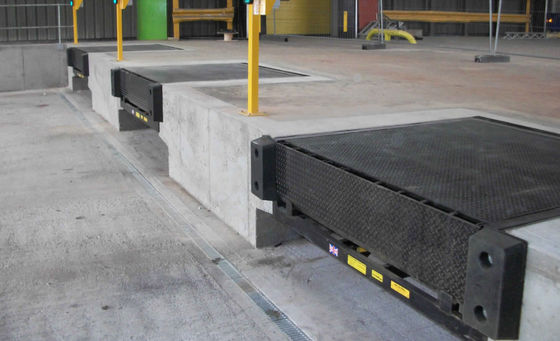 Nivelador eléctrico del muelle de carga con características de seguridad mejoradas Puente de embarque estacionario de contenedores de 8 toneladas y 10 toneladas