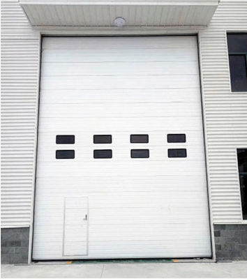 Puertas seccionales comerciales de umbral de aluminio o vinilo con un grosor de 50 mm-80 mm y aislamiento de espuma de poliuretano