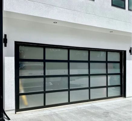 Seguridad exterior de rodadura eléctrica automática Alta estanqueidad al agua Clase 3 Puerta de garaje transparente Puerta de garaje seccional de vidrio