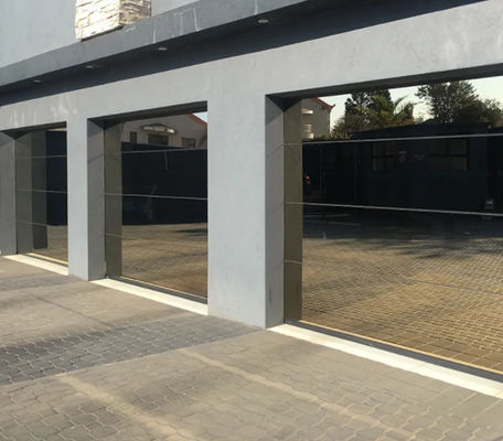 Puerta de garaje seccional de vidrio de doble acristalamiento comercial personalizada con estanqueidad al agua clase 3 y manual o automática