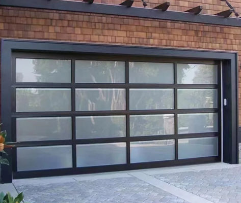 Puerta de garaje seccional de vidrio de doble acristalamiento comercial personalizada con estanqueidad al agua clase 3 y manual o automática