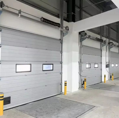 Estación de bomberos de almacén comercial automática Puertas seccionales industriales Resistencia al viento Material de acero moldeado automático
