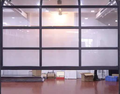 Estrechamiento del agua personalizado Clase 3 Vidrio transparente Puerta de garaje seccional Estilo de diseño moderno