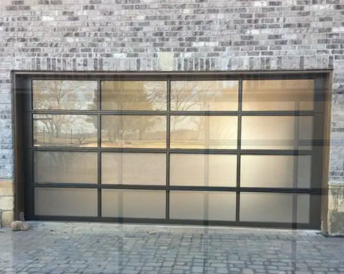 Puerta de garaje seccional de vidrio transparente Alta estanqueidad al agua Aislamiento acústico
