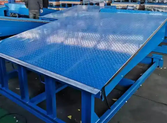 Taller de niveladores de puertas de muelle eléctricos Placa de muelle automática 25000-40000LBS Diseño seguro para carga segura Cilindro de carga mecánico automático de acero Nivelador de rampa de muelle hidráulico