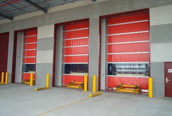 Puerta rápida enrollable de PVC aislada de alta velocidad con operación automática y manual de acero inoxidable 304