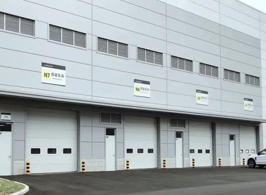 Puerta de elevación superior industrial automática para estación de bomberos de alta resistencia | Puertas seccionales superiores con paneles de PU con diseño hermético y puertas seccionales industriales