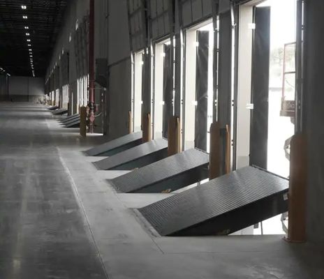 Niveladores de puertas de muelles de almacén hidráulicos ajustables de control remoto de mano Taller Niveladores de puertas de muelles automáticos de placas de muelles para centros de logística