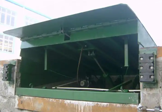 Rampas de carga para montacargas de contenedores Carga y descarga Niveladores de puertas de muelle Taller Placa de muelle automática 25000-40000LBS Diseño seguro