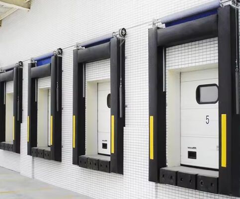 Moderno sistema industrial de carga de fábrica inteligente cubierta de la puerta del muelle que ofrece ajuste ajustable y construcción duradera para la protección del muelle