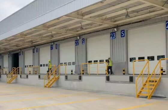 8T / 10T Capacidad Hidráulica toneladas Almacén Plataforma personalizable Tamaño Taller Automático Dock Plate Dock Door Levelers 25000-40000LBS Diseño seguro