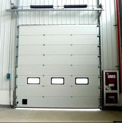 Automático con control remoto Puerta seccional 50 mm 80 mm espesor aislado Puerta seccional de garaje Puertas seccionales comerciales aislamiento acústico nivel 24 DB
